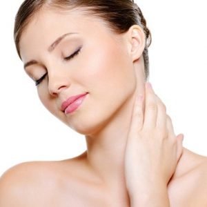 mujer-piel-cuello-escote